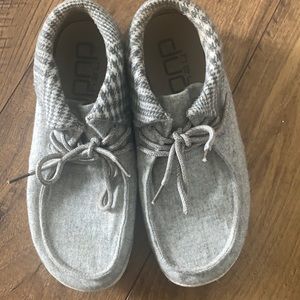 Hey dude Britt women’s shoes gray & plaid trim  Sz 5 perfect condition